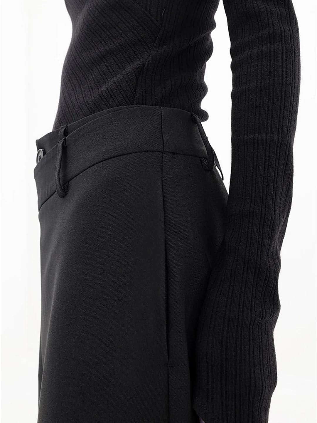 Ami Damenhose | Asymmetrischer Bund, Strukturierte Stoffhose 1